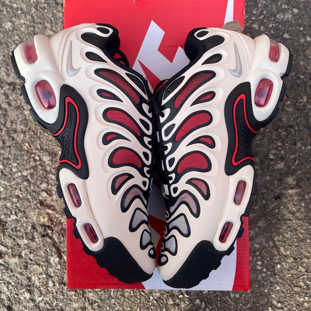 Nike Air Max Plus Drift ‘Phantom Black Fire Red’